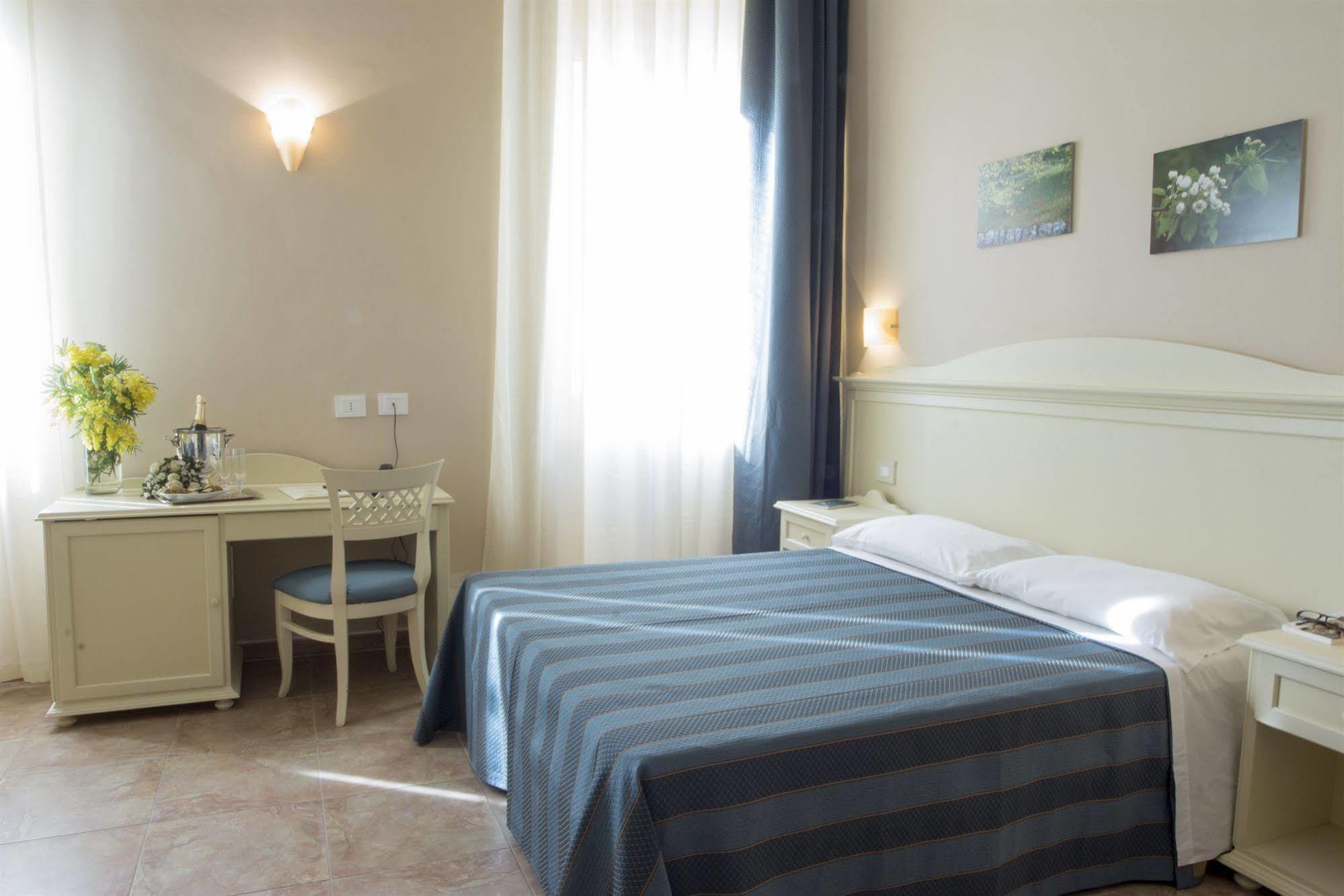Hotel Le Muse Сиракуза Екстериор снимка